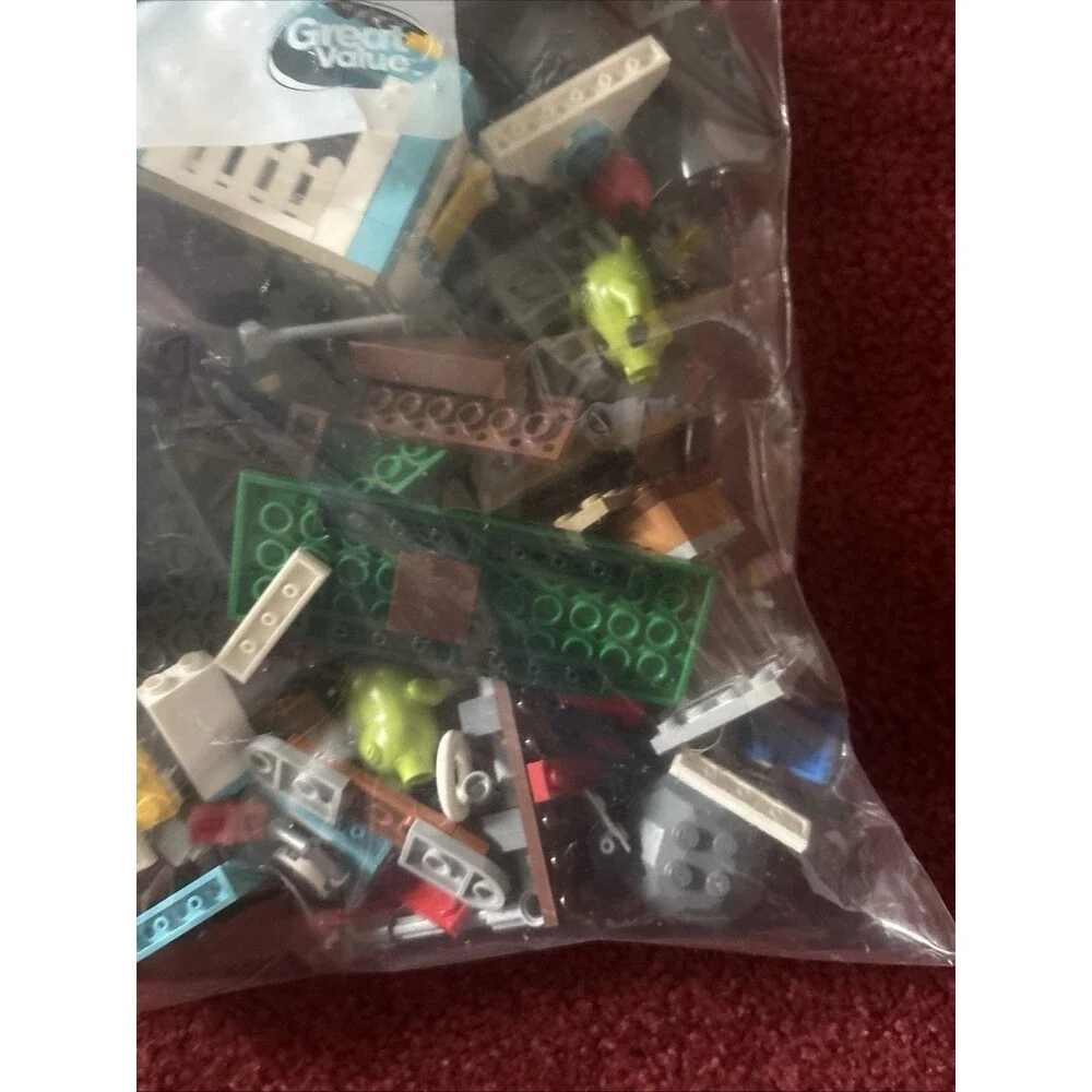 LEGO The Angry Birds Movie: Pig City Teardown (75824)